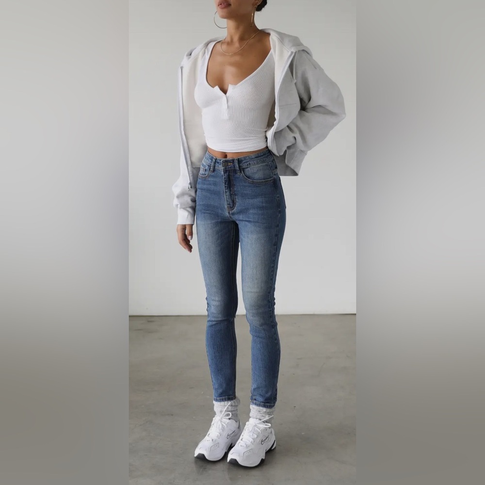 High Rise Skinny Stretch Classic Blue Denim Jeans- Size 11 NWT